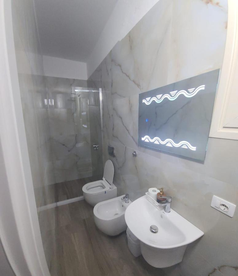Hotel Noel Влёра Экстерьер фото