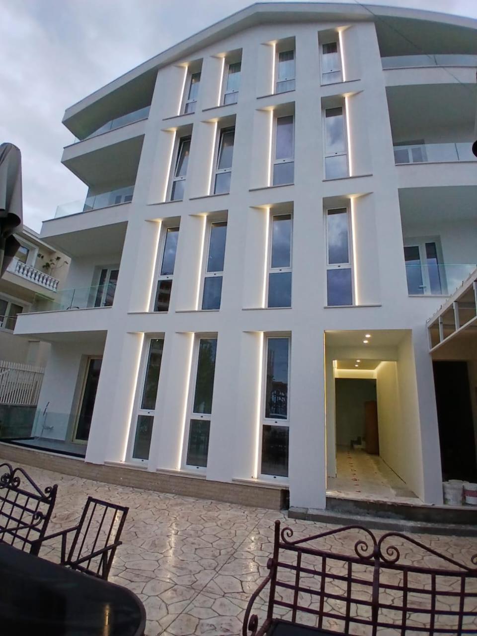 Hotel Noel Влёра Экстерьер фото
