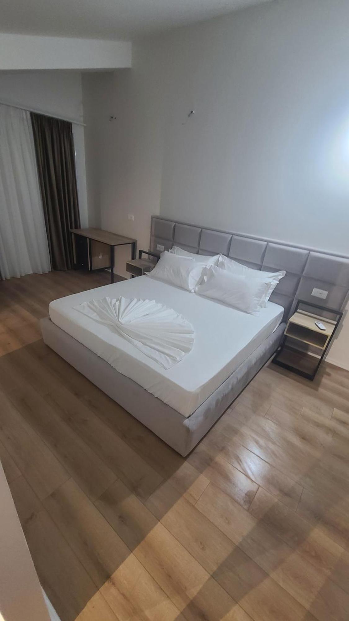 Hotel Noel Влёра Экстерьер фото