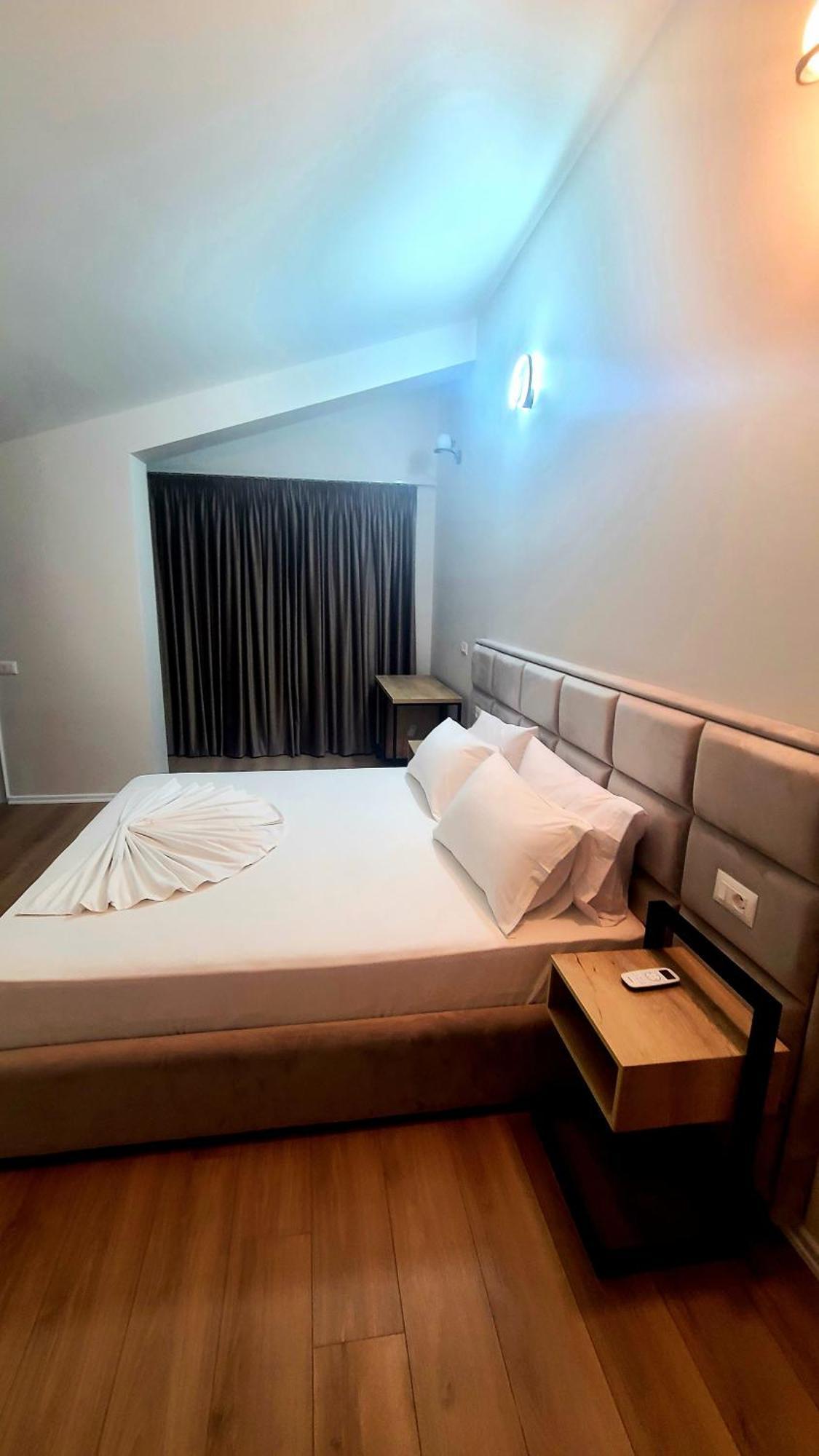 Hotel Noel Влёра Экстерьер фото