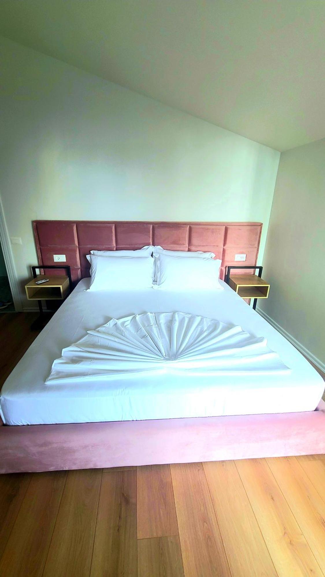 Hotel Noel Влёра Экстерьер фото